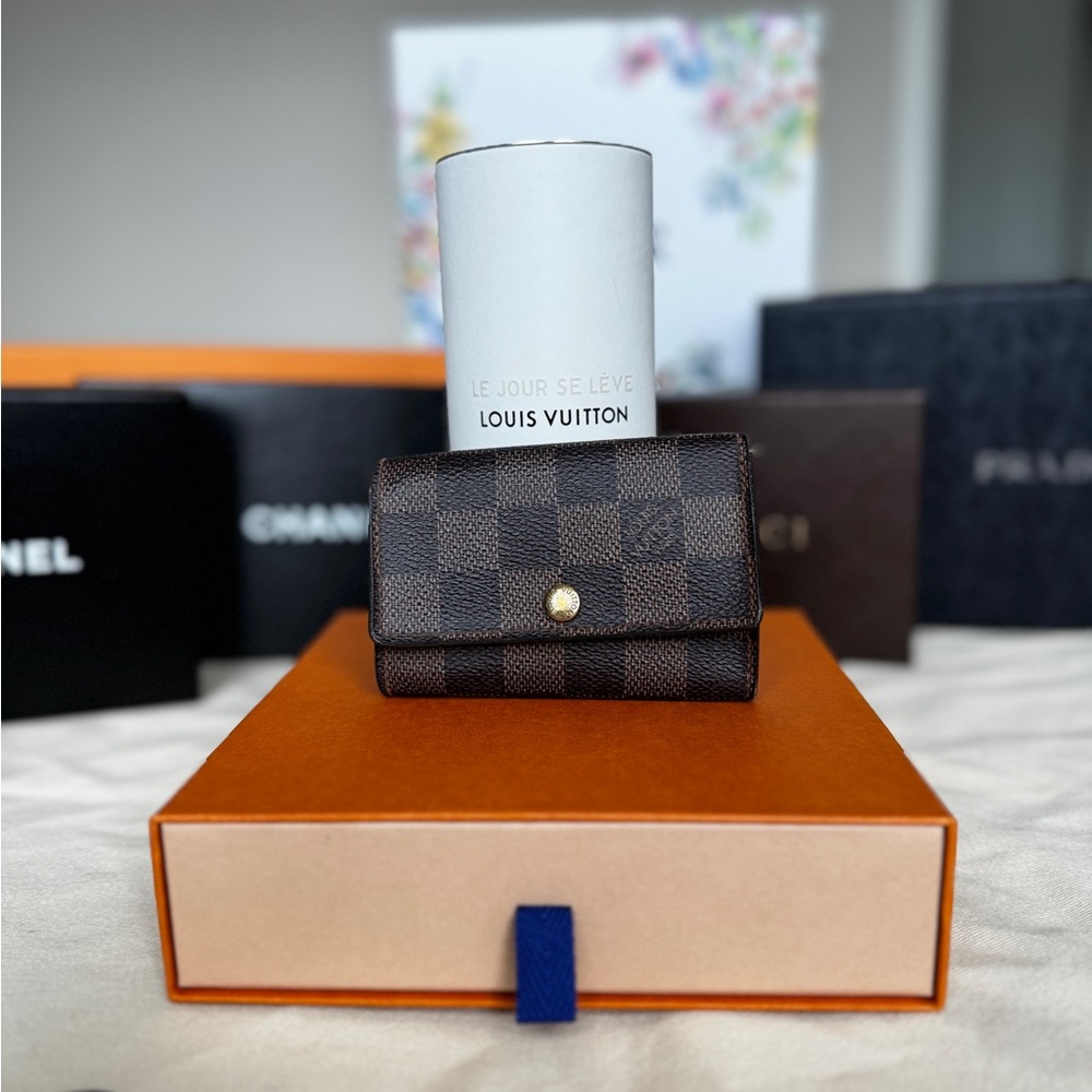 Louis Vuitton Key Card Holder 6 rings + free project piece
